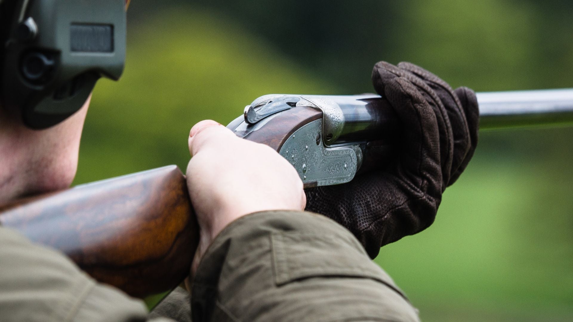 How to hold a shotgun: A complete guide for clay shooting
