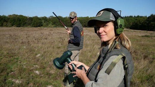 Clay pigeon shooting: The handheld clay pigeon thrower